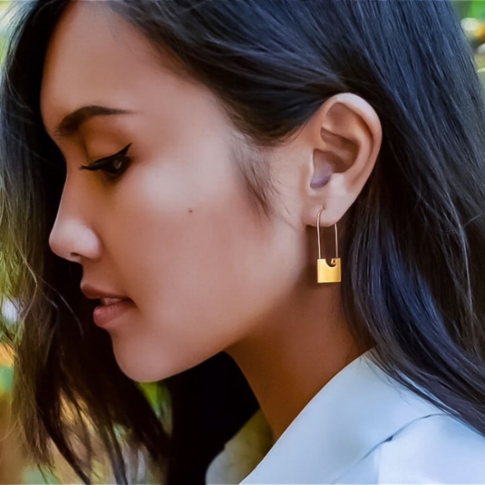 ⚜️[𝟯/$𝟮𝟴]⚜️Gold Geometric Hoop Earrings NEW - Picture 7 of 10